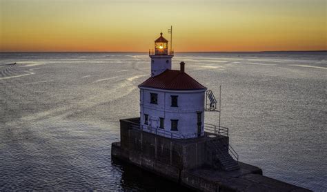 Duluth Harbor Cam: Sunrise Through the Lens - Wisconsin Point Lighthouse