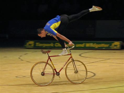 Cycling Acrobat 的图像结果