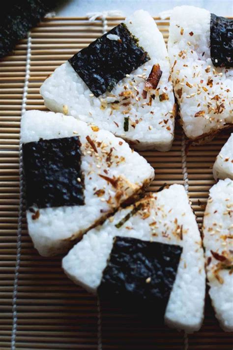 12 Best Onigiri Fillings (Popular Fillings for Japanese Rice Balls ...