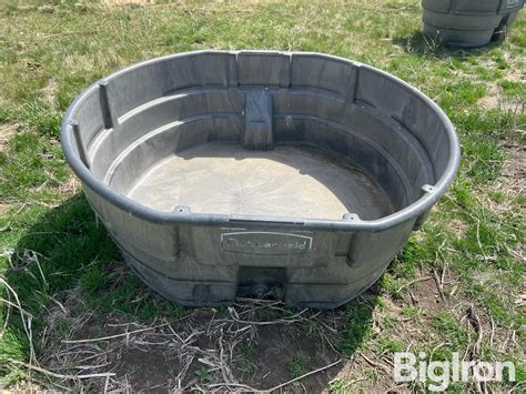 Rubbermaid 300 Gallon Livestock Water Tank | Agriculture | BigIron