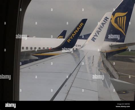 Shannon airport ryanair hi-res stock photography and images - Alamy