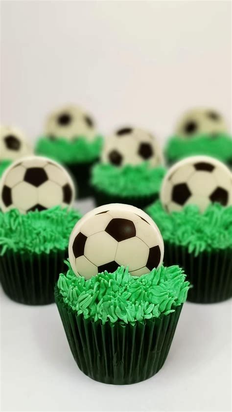 Football cupcakes 2 ideas to make perfect football balls out of sugarpaste – Artofit