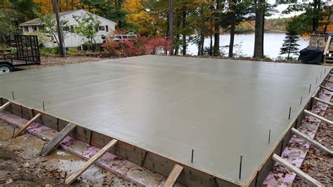 How to form and pour a concrete slab