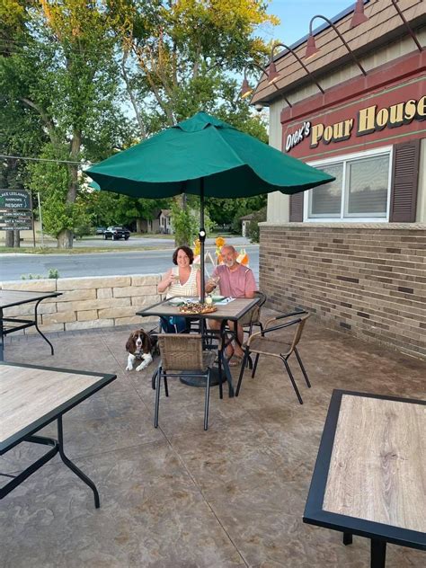 Dick's Pour House Pet Policy