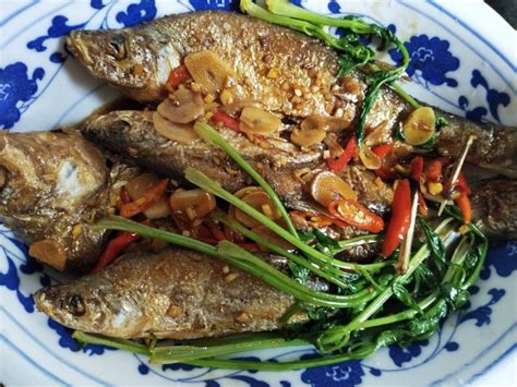 好吃不贵的湘潭家常热鱼，从分解到腌制到制作，大厨一步不落的教你。 - YouTube