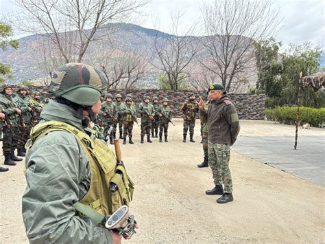 Maj Gen Jai Singh Bainsla Visits Assam Rifles Troops in Jammu & Kashmir ...