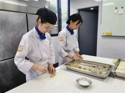 中餐体验课 | 跟着大师学做秋季养生菜，就是嗨！_新东方烹饪教育官网_幸福味道 新东方制造