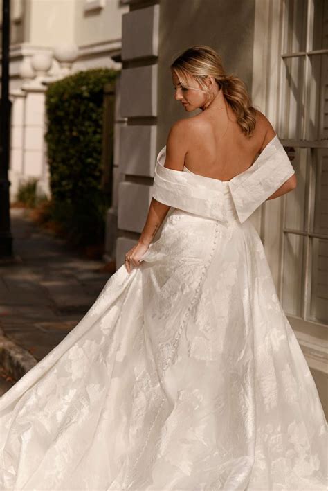 D3971 Essense of Australia Wedding Dress Chameleon Dorset