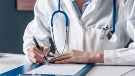 These six exercise habits could be increasing your risk of injury, according to a sports medicine ex Background