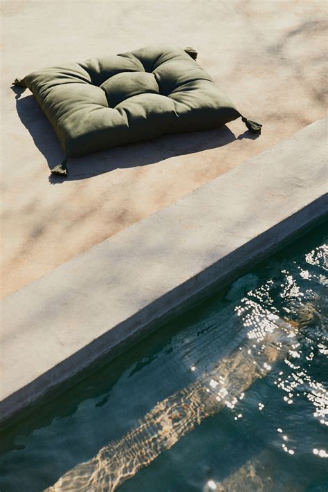 Outdoor Floor Cushion - Khaki green - Home All | H&M US