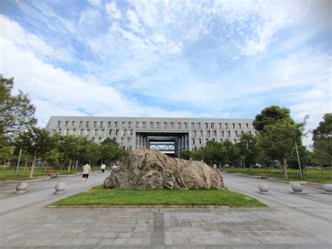 在长江大学西校区就读是什么体验? - 知乎