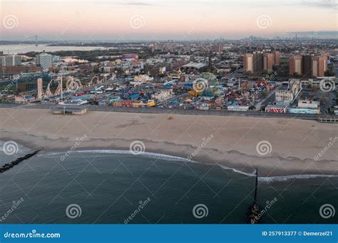 Coney Island Sunrise editorial photography. Image of brighton - 257913377