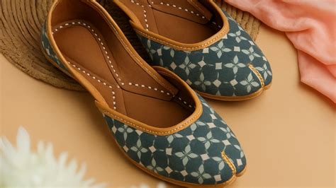 Top Picks for College & Office Footwear – Discover Stylish Sliders ...