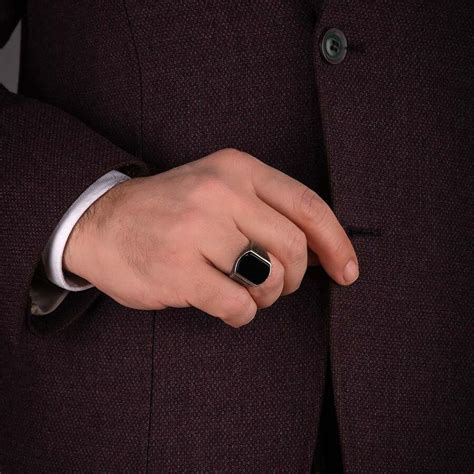 Sade Model Siyah Oniks Taşlı Eskitme Gümüş Erkek Yüzük