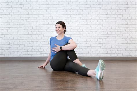 Best Golf Stretches For Seniors To Unlock A Smoother Swing - Better5.com