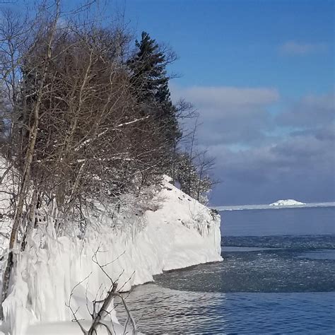 Icy Cliffs of Michigan | Presque Isle Park, Marquette MI | Flickr