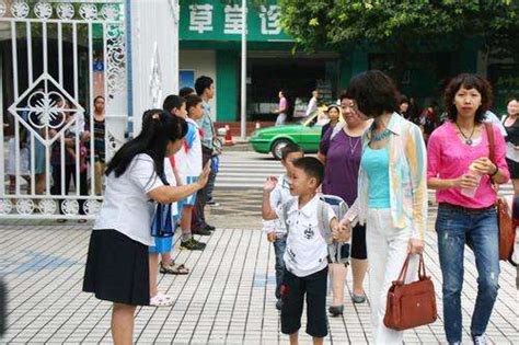 大专成都异地落户(外地大学生落户成都有哪些条件) | 成都户口网