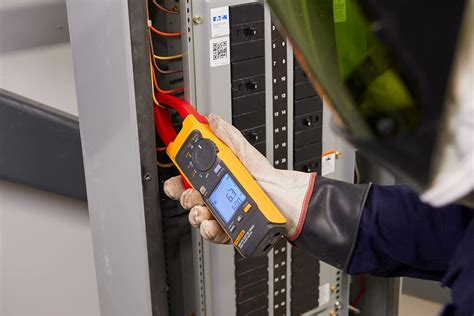 Buy Fluke 393 FC Solar Clamp Meter, CAT III 1500 V, IP54-Rated, DC ...