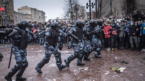 Pro-Navalny Protests Sweep Russia in Challenge to Putin - The New York ...