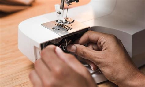 Singer Athena 2000 Sewing Machine Bobbin Problems 的图像结果