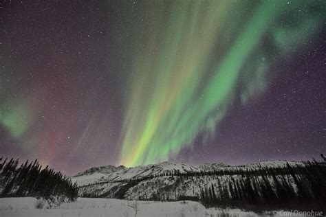 Aurora borealis over Brooks Range in Gates of the Arctic | Alaska ...