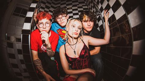 Sound Of An Empty Room - South Arcade - LETRAS.MUS.BR