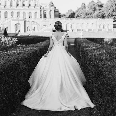 Wedding dress average cost 60 photos - Astyledwedding.com