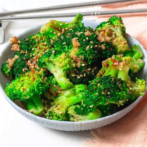 Korean Broccoli Side Dish: Broccoli Banchan (브로콜리나물) - SugarYums