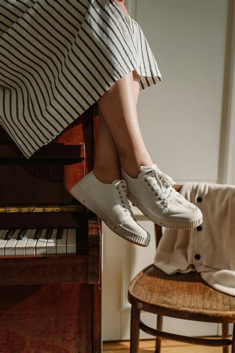 Wearing Shoes 的图像结果