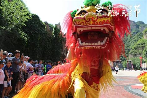 一生热爱，中西合璧：悉尼舞狮团将舞狮传统在澳洲进行到底丨ABC中文 - YouTube