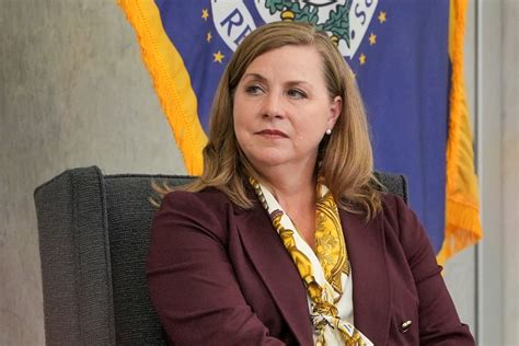 La división en la Fed está servida: Bowman exige tipos más bajos y ...