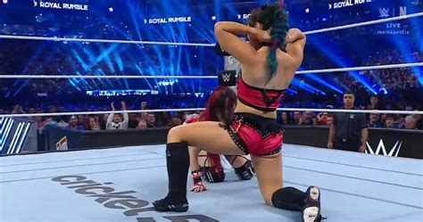 Lyra Valkyria Suffers Wardrobe Malfunction At 2025 WWE Royal Rumble ...