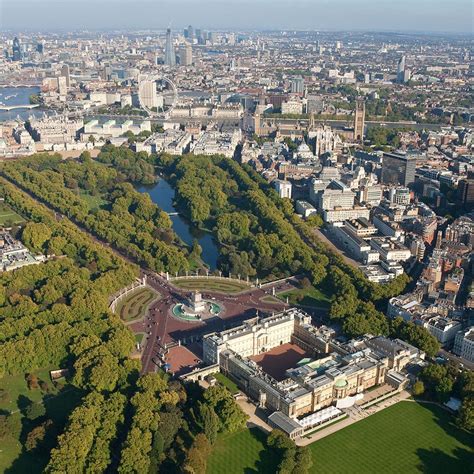 Inside Mukesh Ambani's iconic Antilia home in Mumbai | Architectural ...