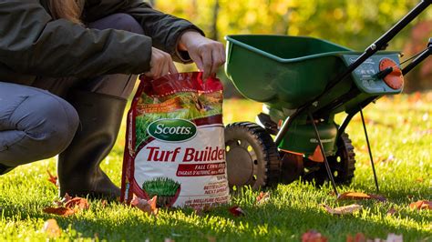 Scotts Turf Builder Fall Lawn Fertilizer, 10.5-kg | Canadian Tire