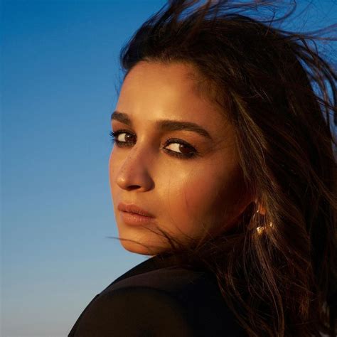 Alia Bhatt's signature glossy nude lip holds the key to festive beauty ...