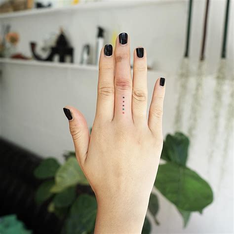 finger tattoos dots