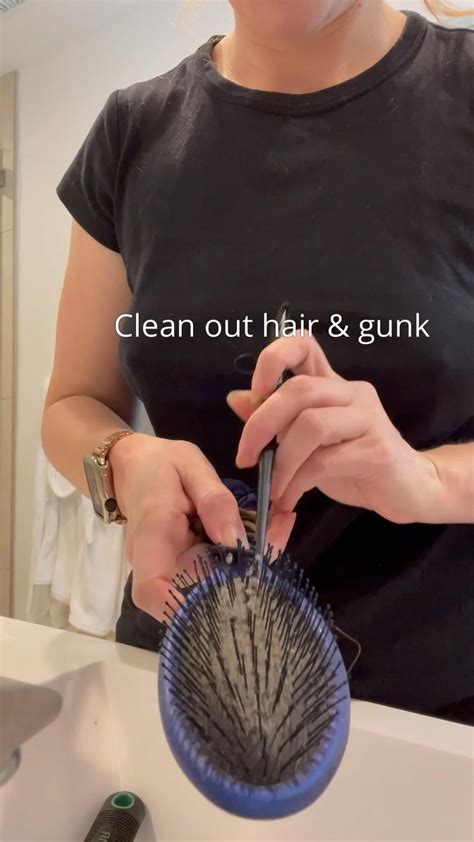 How to clean your hair brush easily a step by step guide – Artofit