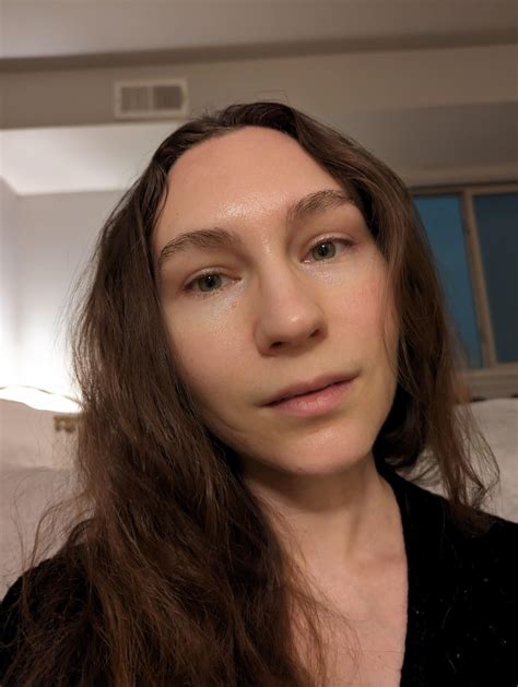 32F do I look younger : r/SelfieOver25