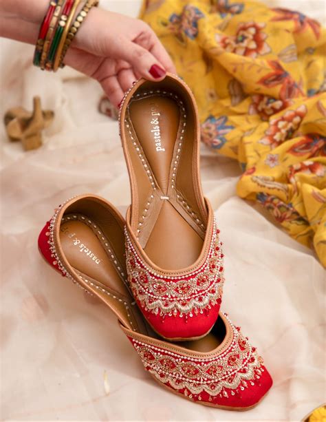 Buy Designer Juttis Online for Women & Men - pastels & pop