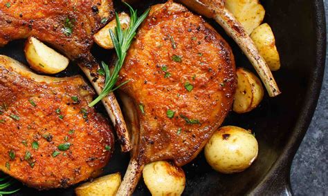 Easy Pan Fried Pork Chops Recipe - TipBuzz