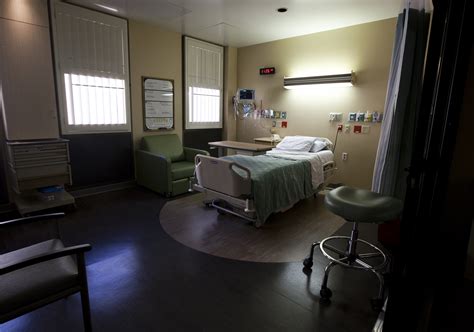 San Joaquin Community Hospital - Bakersfield, CA 93301