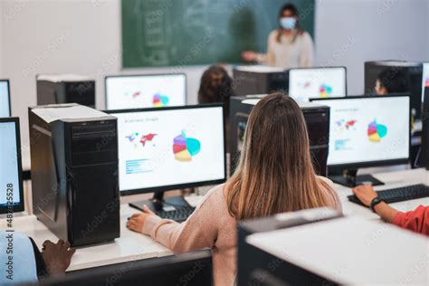 Business Computer Class 的图像结果