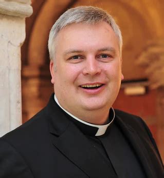 Regensburg: Unbekannter randaliert in Kirche und entwendet Altarkreuz | TVA