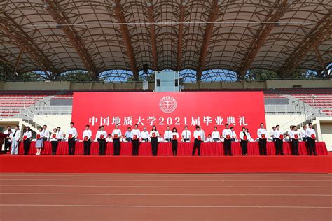 贵州医科大学2018年毕业典礼暨学位授予仪式隆重举行-贵州医科大学
