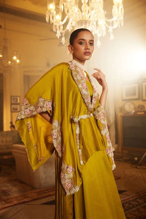 Nehha Nhata - Hand Embeoridered Tie up Kaftan Set - Elahe
