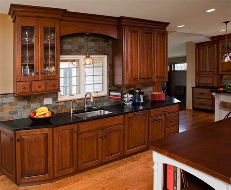 Traditional Style Kitchen Cabinets