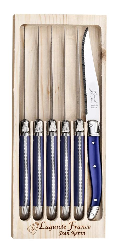 Table Laguiole knives