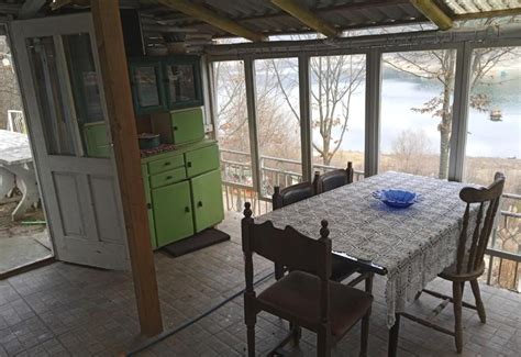 Vikendica Vidikovac na Zavojskom jezeru (Pirot, Srbija) | Turistički ...