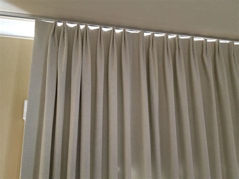 floor to ceiling curtains track - Henriette Prater
