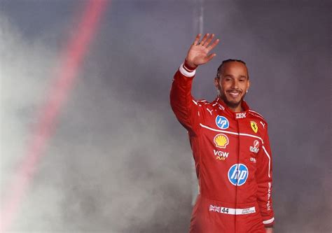 'Estou cheio de vida', diz Hamilton; veja a Ferrari de 2025 apresentada no F1 75 Live | Band